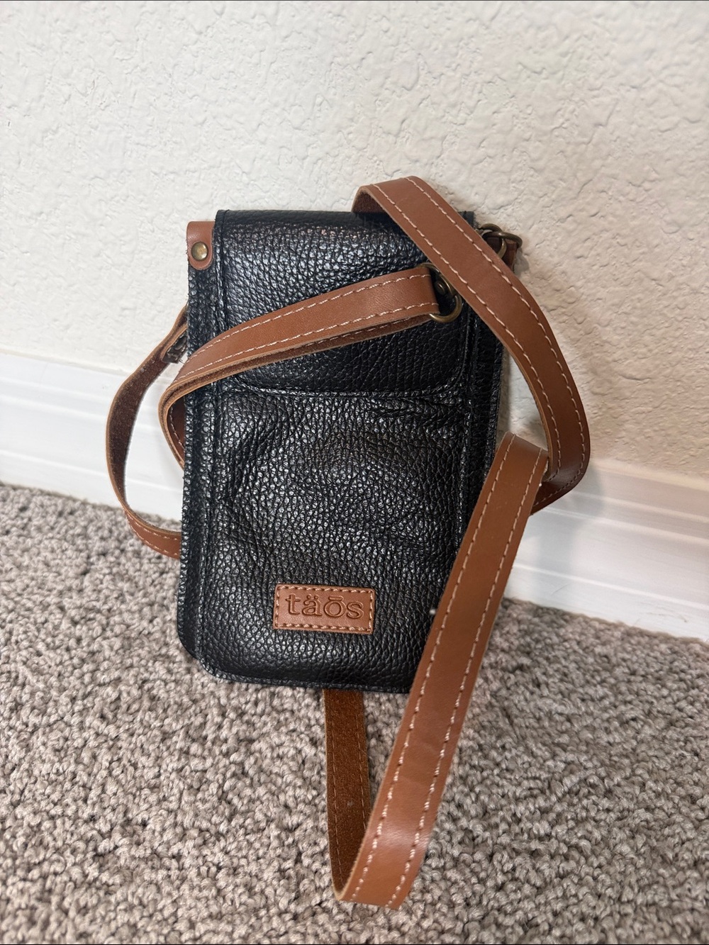 Taos Footwear Black Pebbled Leather Phone Crossbody with Brown Strap